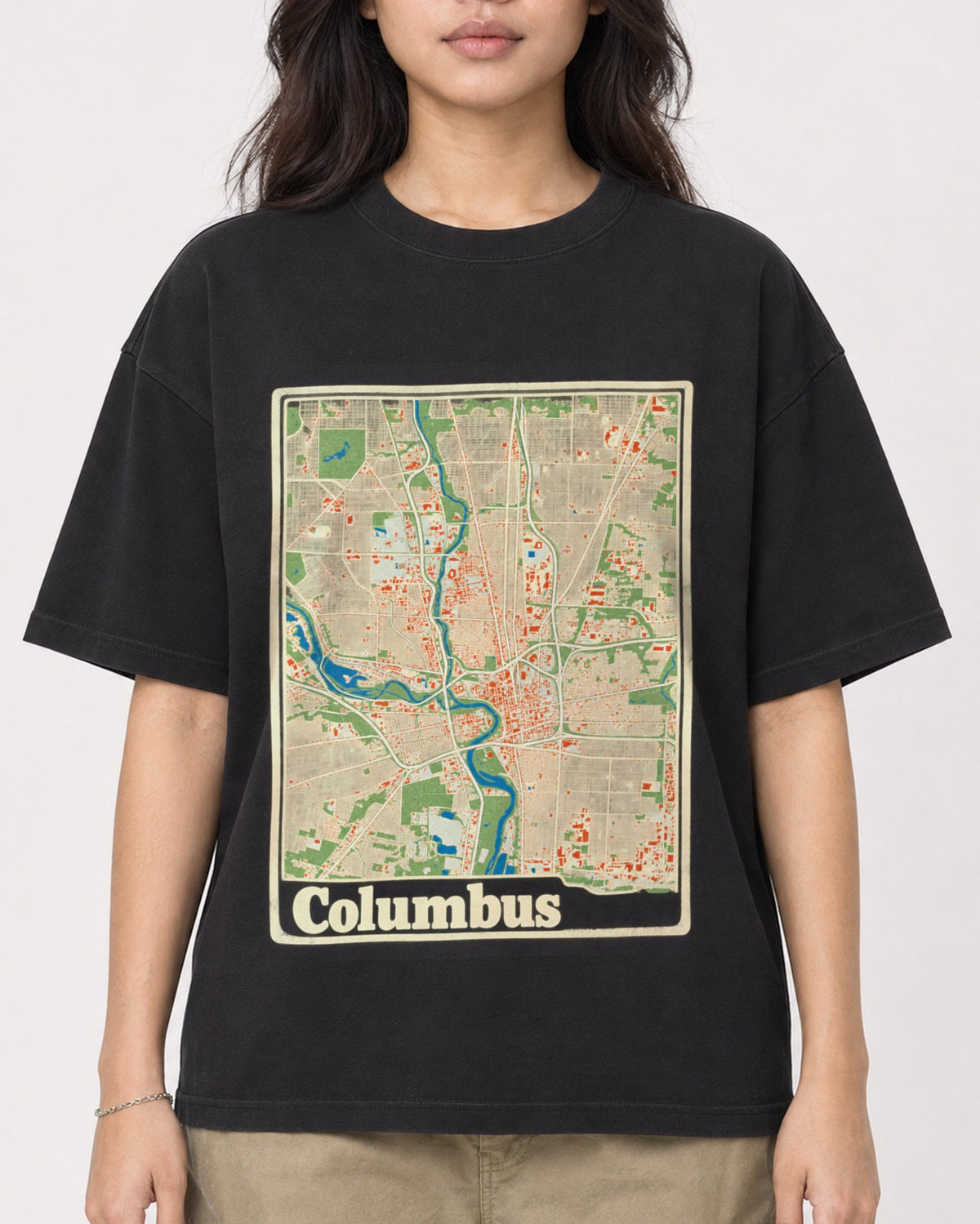 Mockup Boxy Heavyweight Tee Black female close-up 02