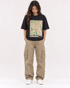 Mockup Boxy Heavyweight Tee Black female full-body 02