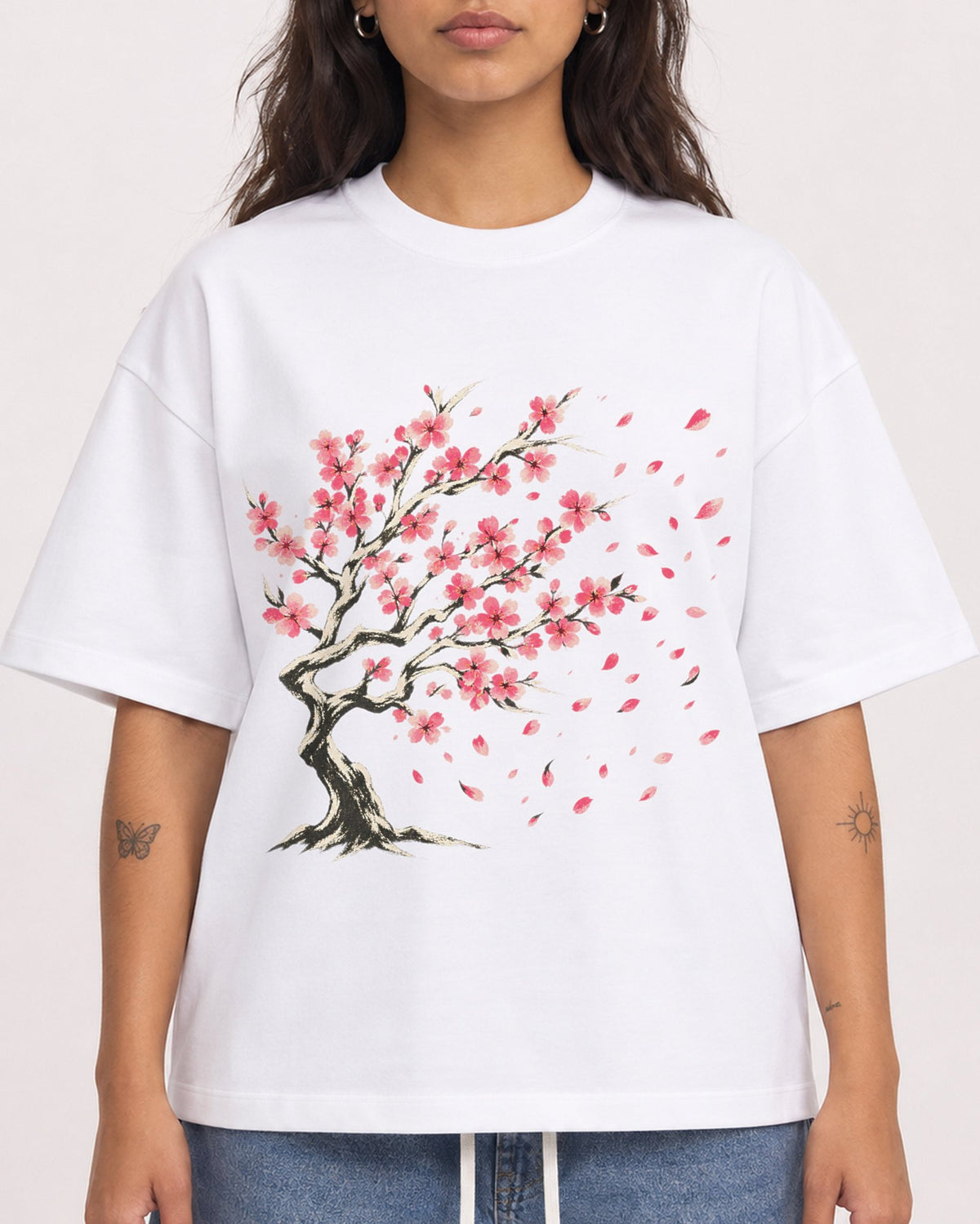Mockup Boxy Heavyweight Tee White female close-up 06