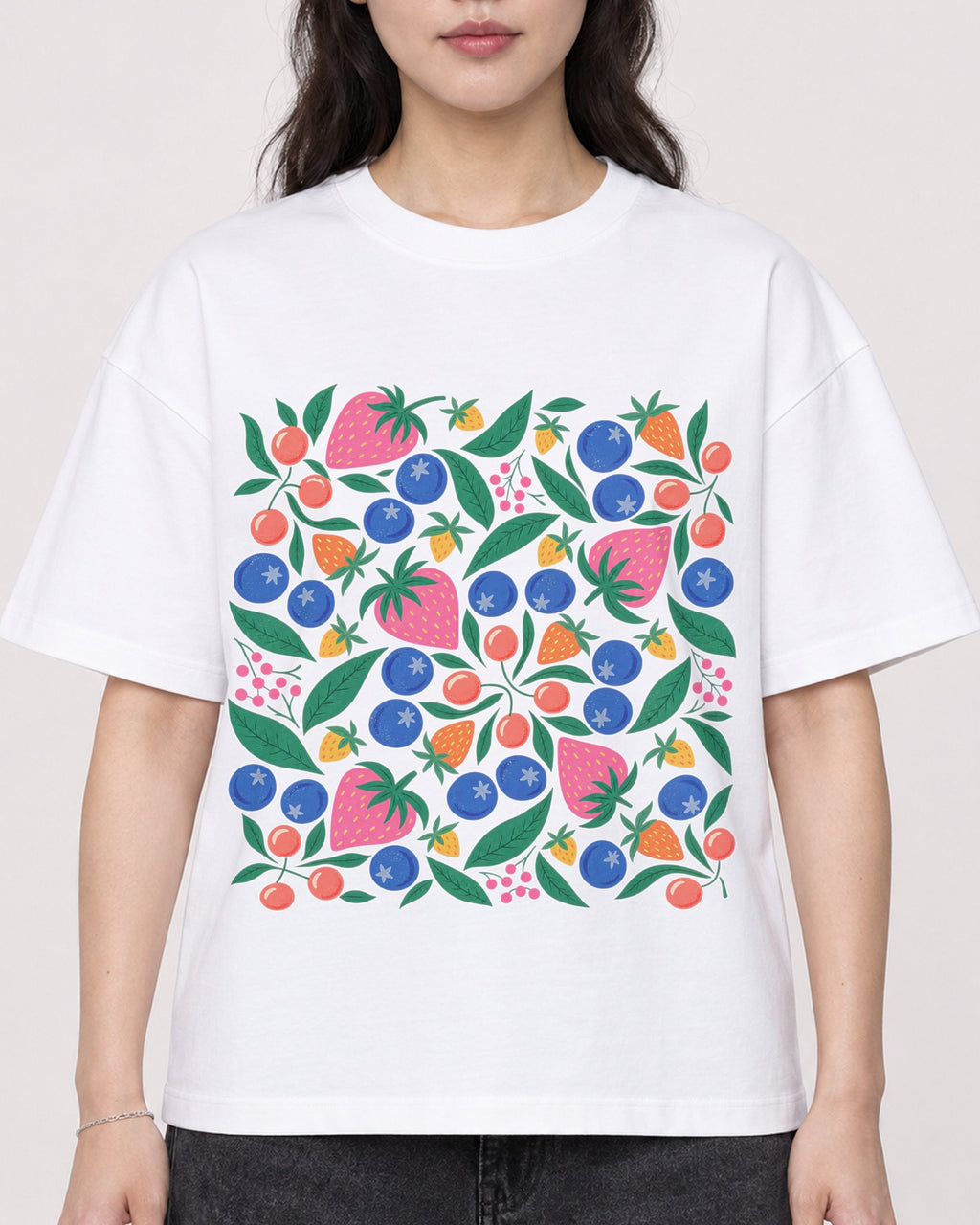 Mockup Boxy Heavyweight Tee White female close-up 03