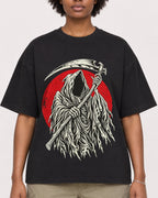 Mockup Boxy Heavyweight Tee Black female close-up 14
