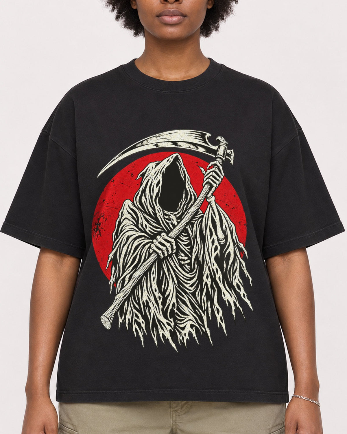 Mockup Boxy Heavyweight Tee Black female close-up 14