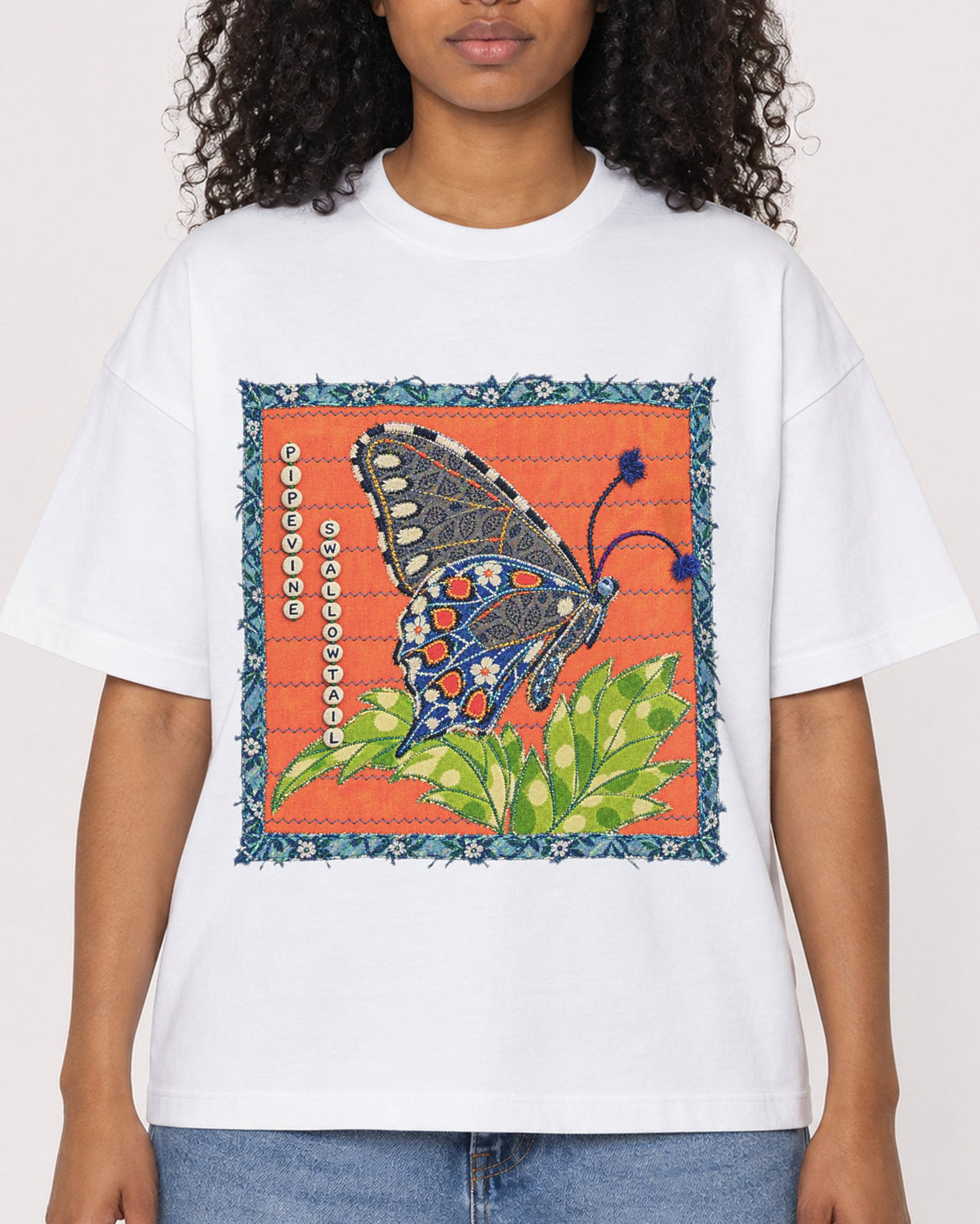 Mockup Boxy Heavyweight Tee White female close-up 05