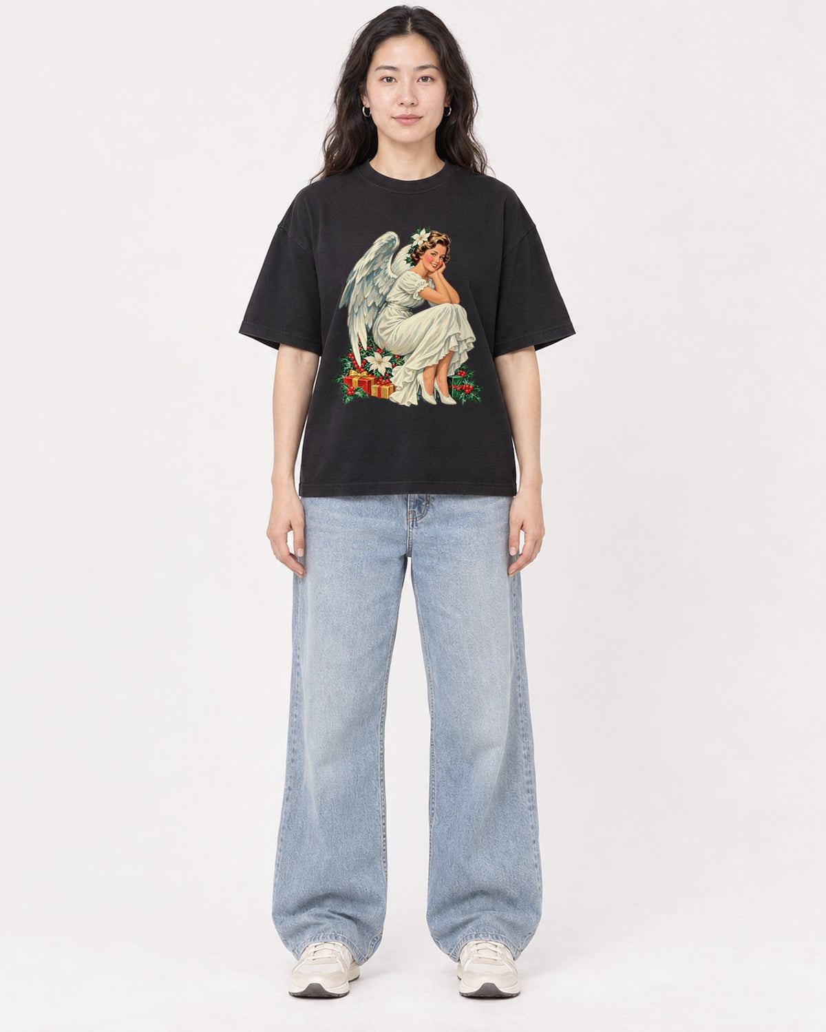 Mockup Boxy Heavyweight Tee Black female full-body 03