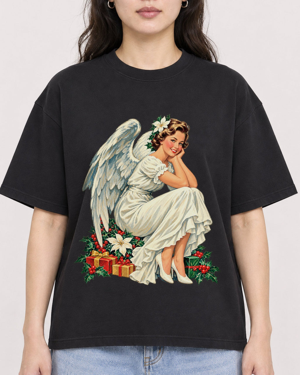 Mockup Boxy Heavyweight Tee Black female close-up 03