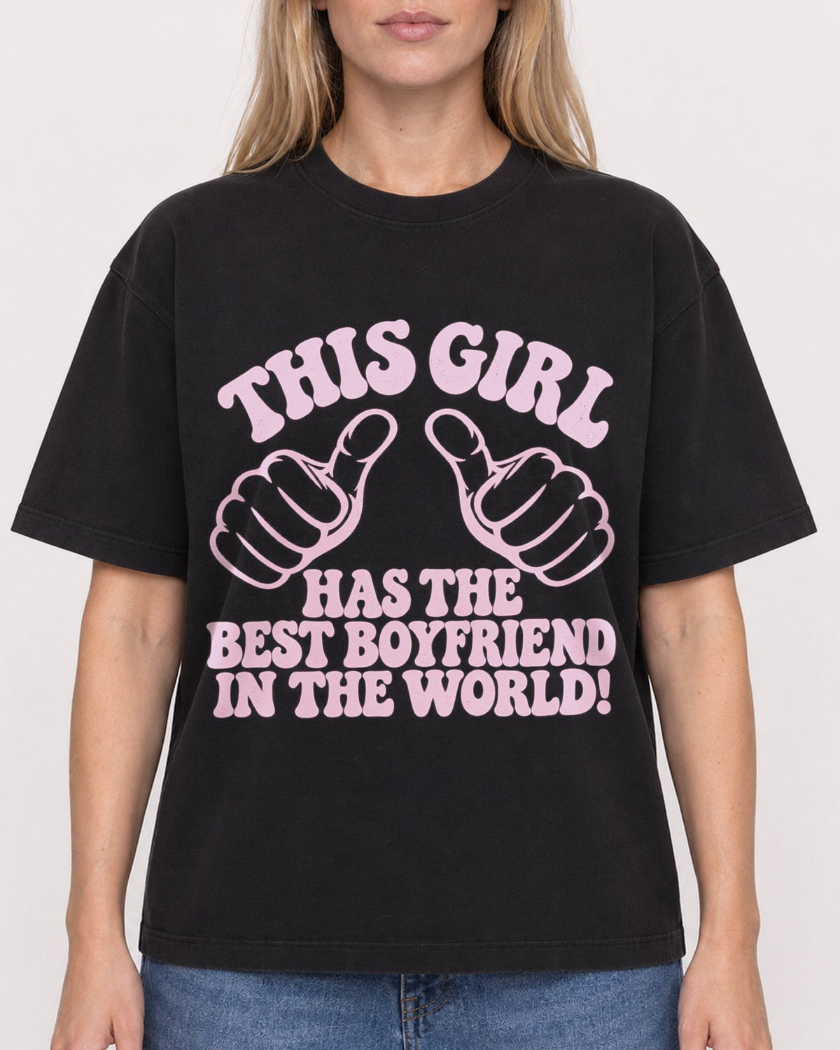Mockup Boxy Heavyweight Tee Black female close-up 08