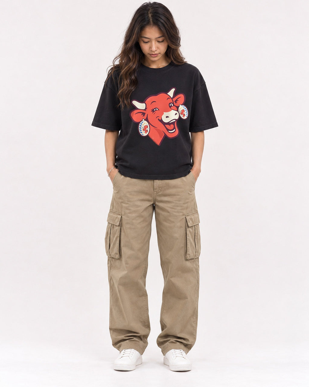 Mockup Boxy Heavyweight Tee Black female full-body 02