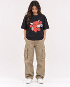 Mockup Boxy Heavyweight Tee Black female full-body 02