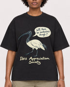 Mockup Boxy Heavyweight Tee Black female close-up 14