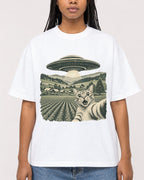 Mockup Boxy Heavyweight Tee White female close-up 45