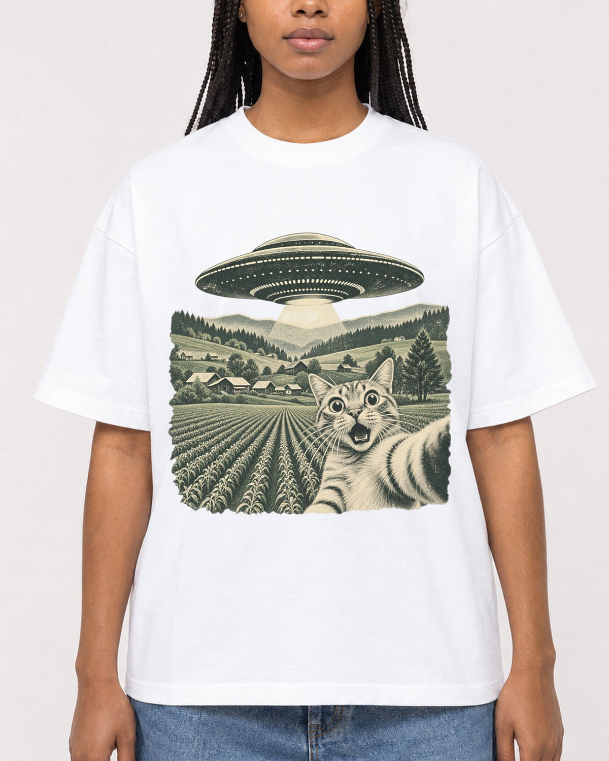 Mockup Boxy Heavyweight Tee White female close-up 45