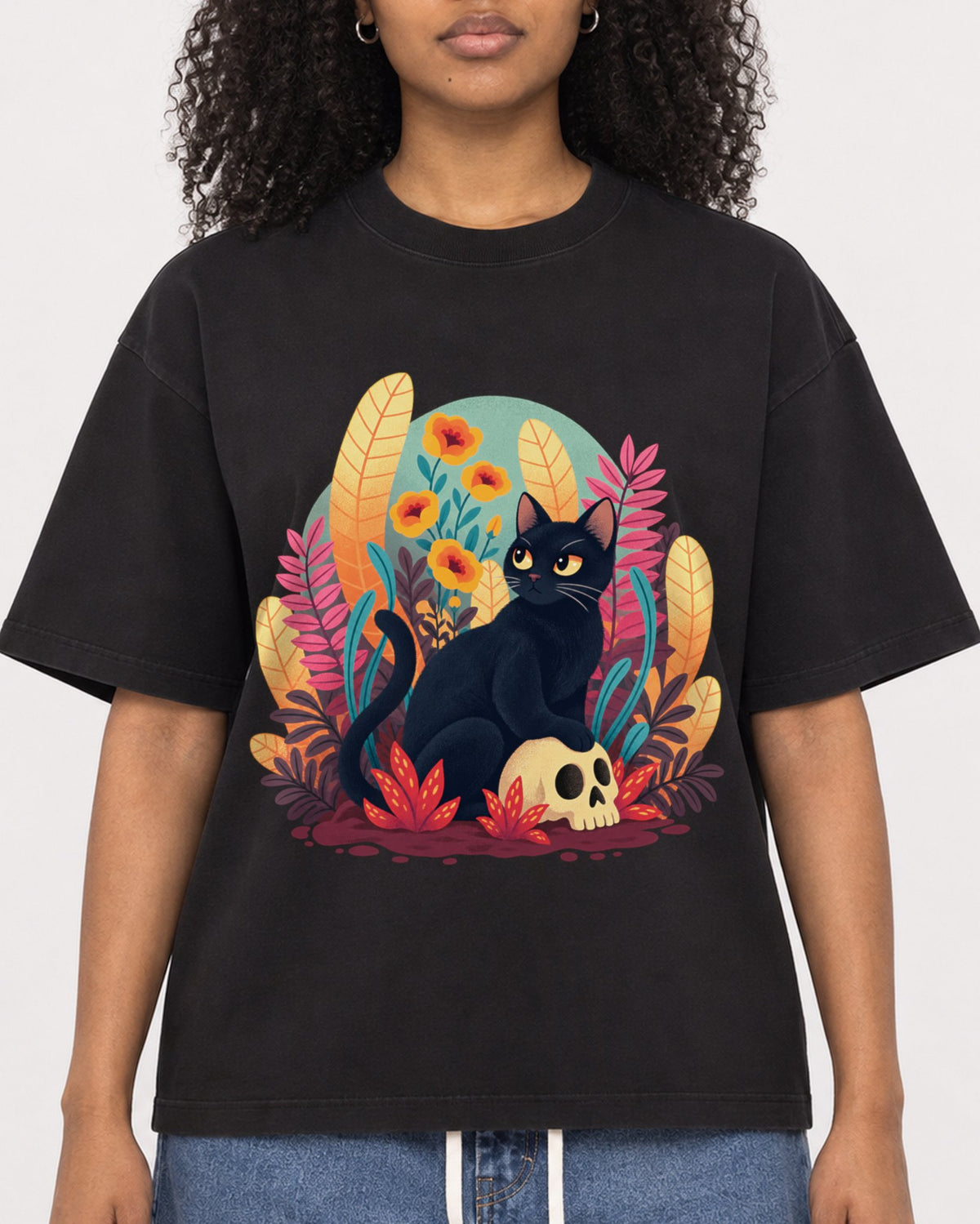 Mockup Boxy Heavyweight Tee Black female close-up 05