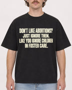 Mockup Boxy Heavyweight Tee Black male close-up 09