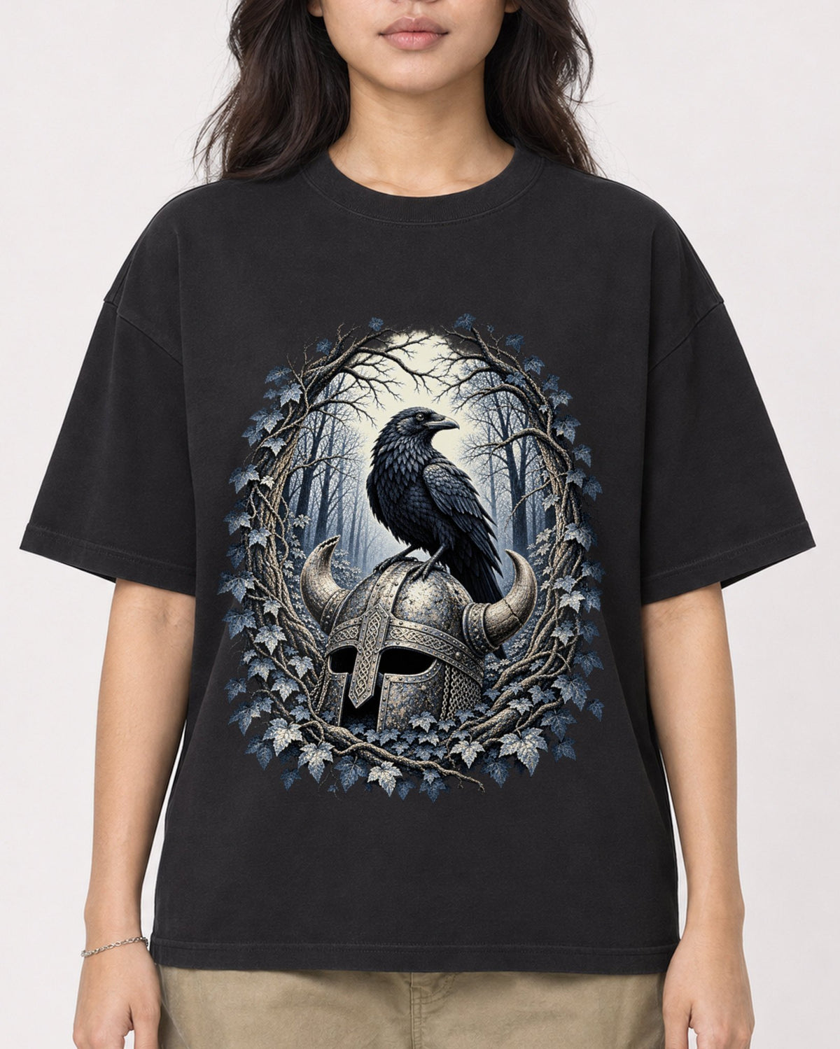 Mockup Boxy Heavyweight Tee Black female close-up 02