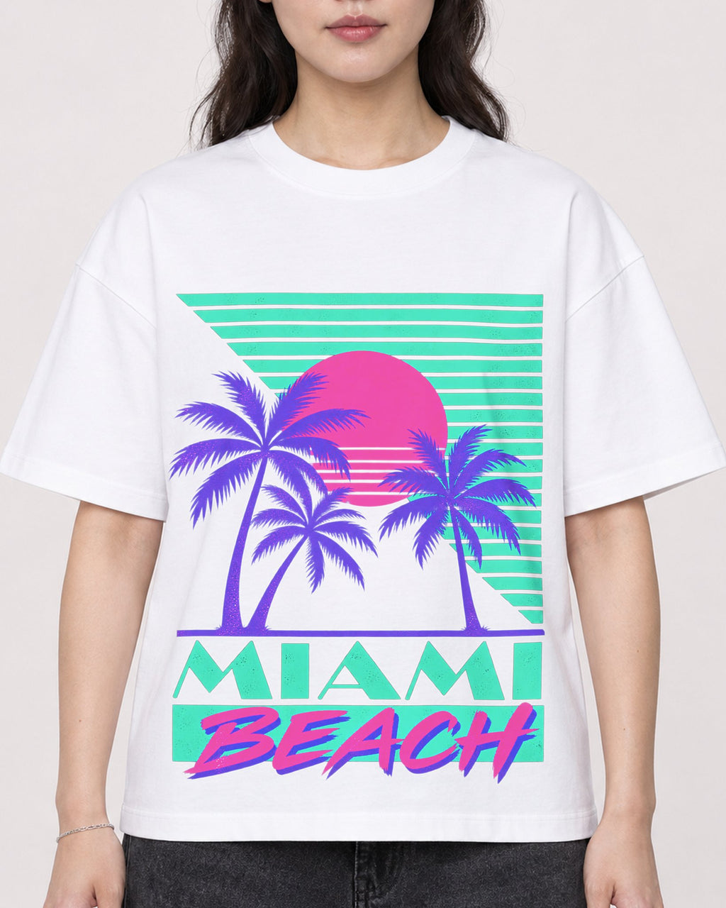 Mockup Boxy Heavyweight Tee White female close-up 03