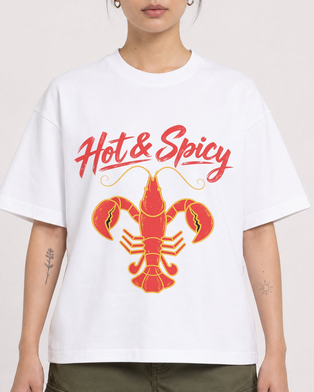 Mockup Boxy Heavyweight Tee White female close-up 12