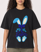 Mockup Boxy Heavyweight Tee Black female close-up 10