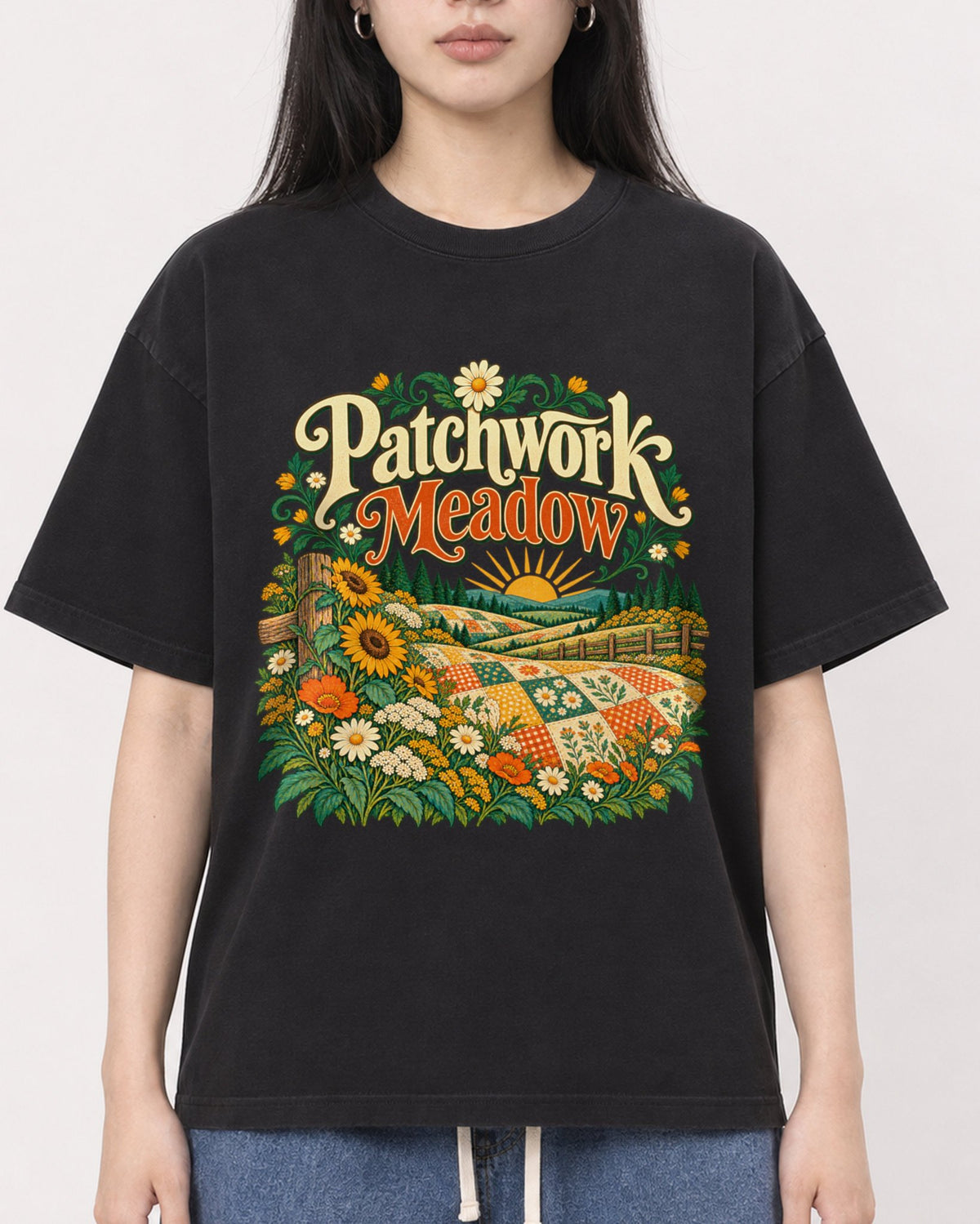 Mockup Boxy Heavyweight Tee Black female close-up 01