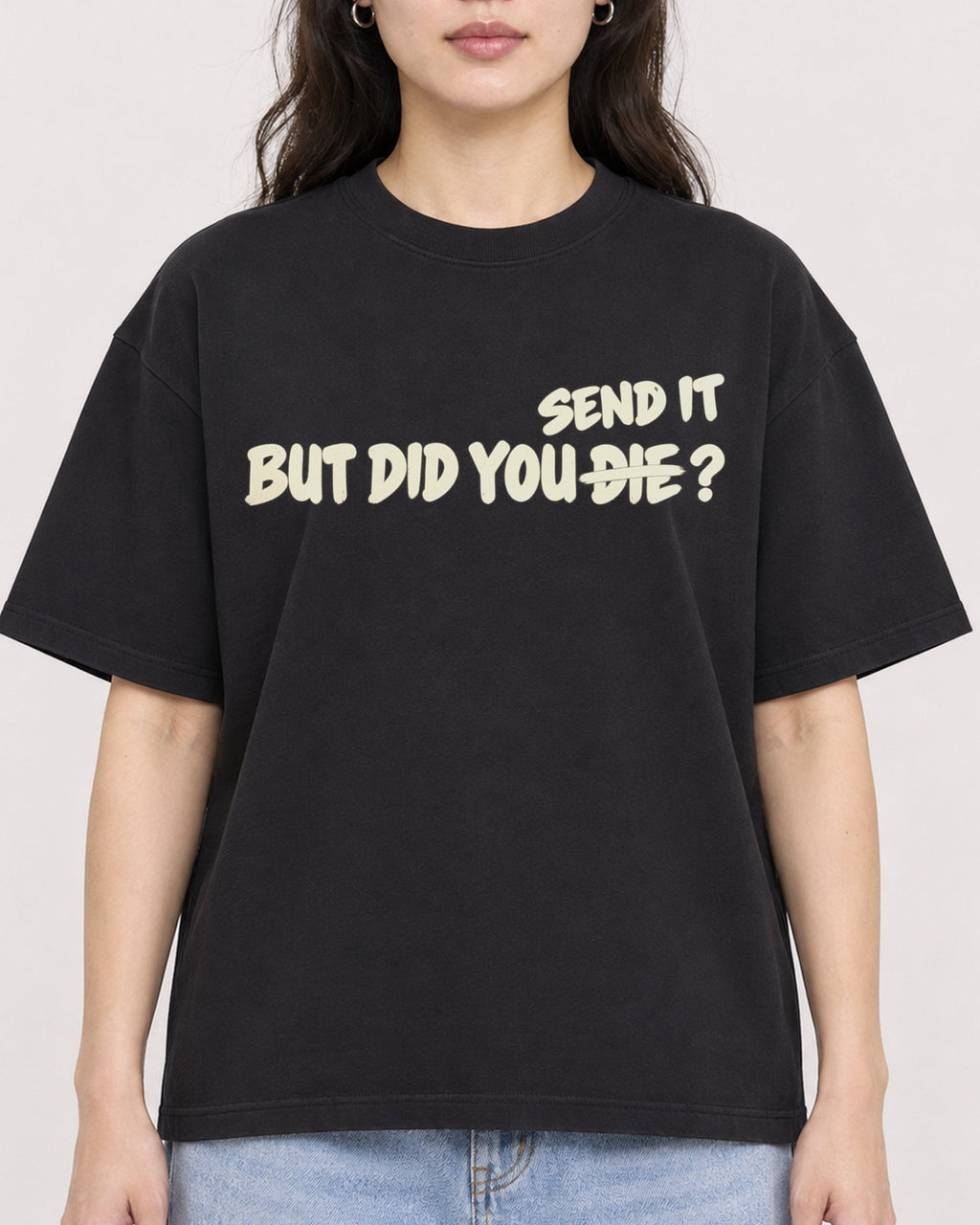 Mockup Boxy Heavyweight Tee Black female close-up 03