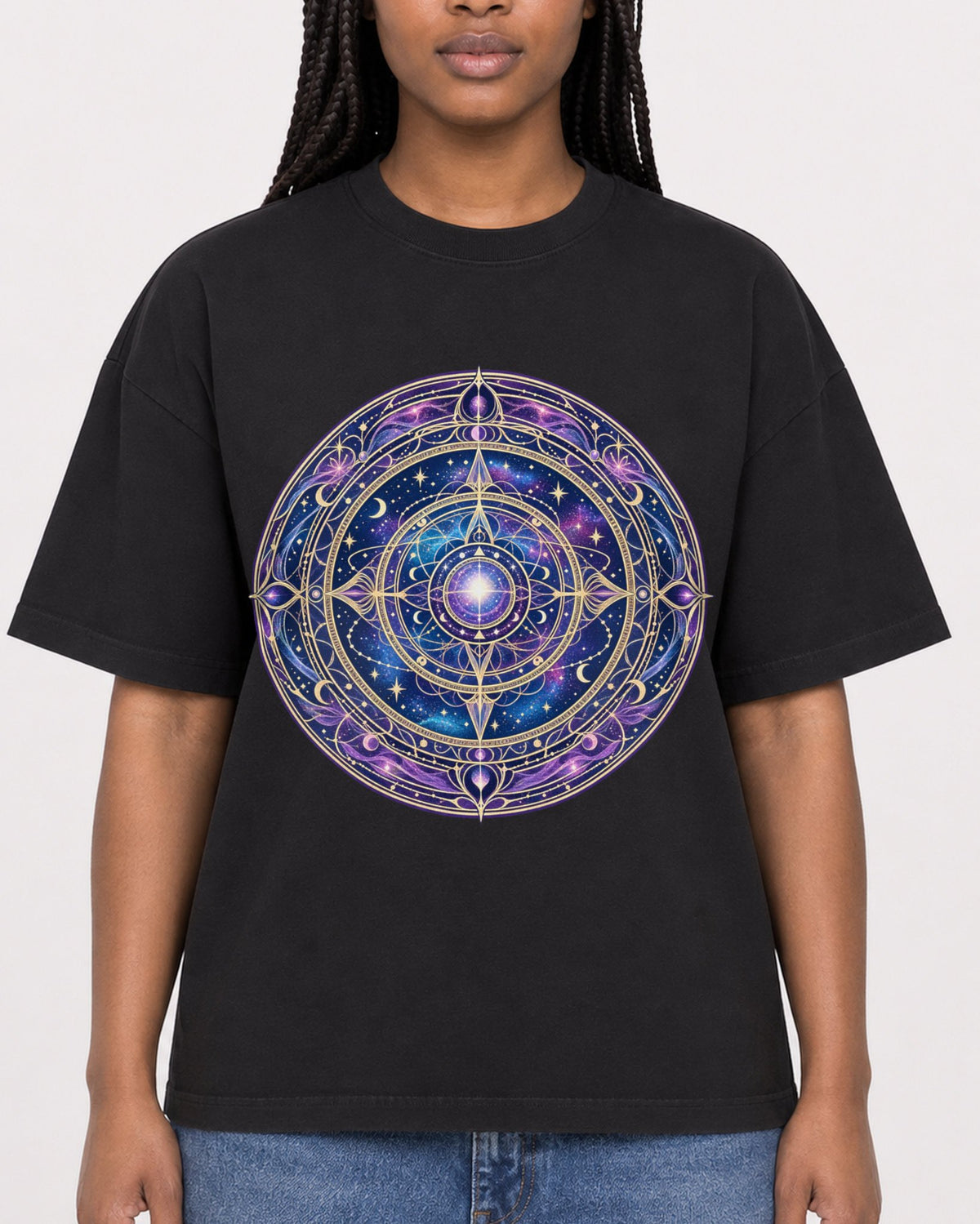 Mockup Boxy Heavyweight Tee Black female close-up 04