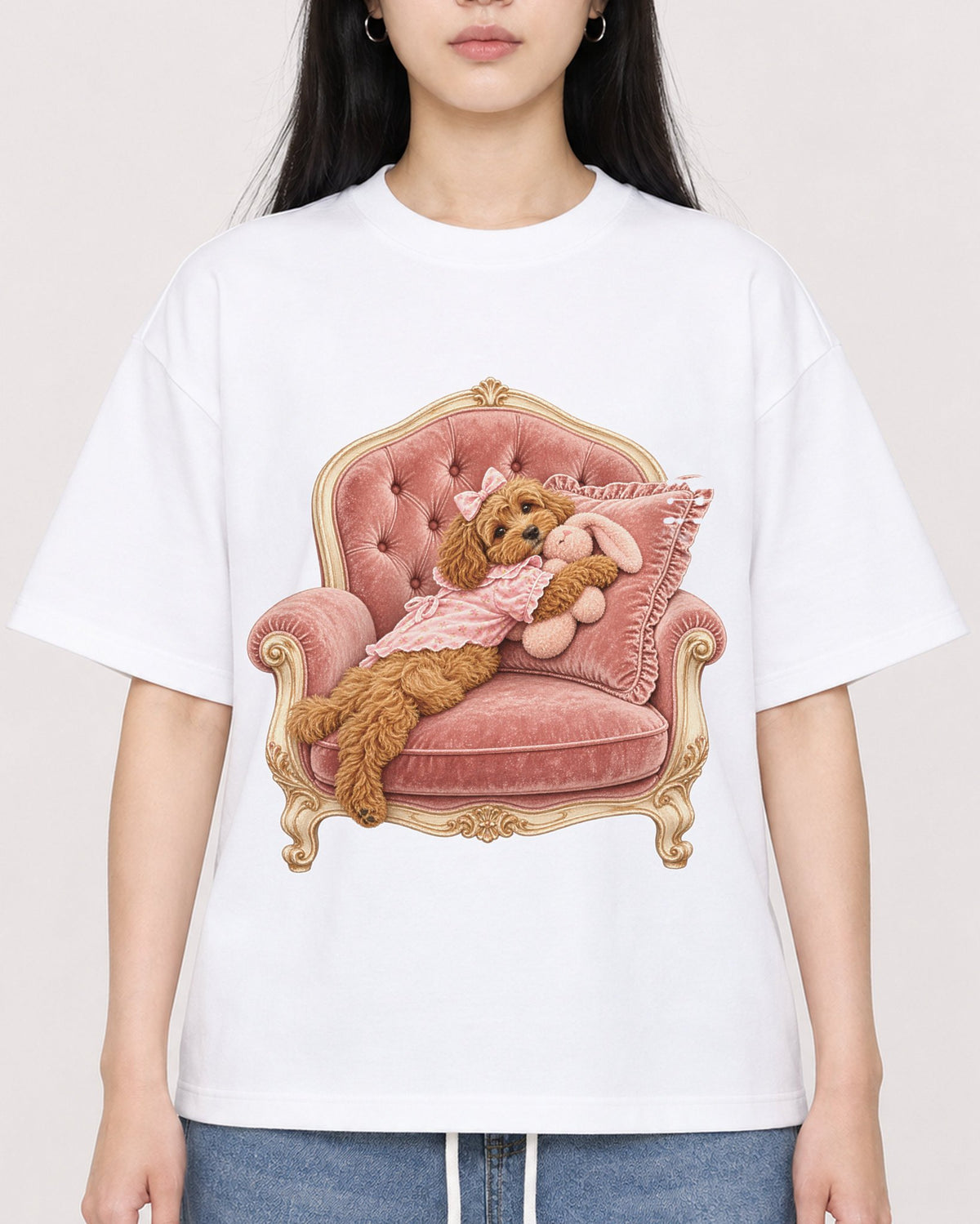 Mockup Boxy Heavyweight Tee White female close-up 01