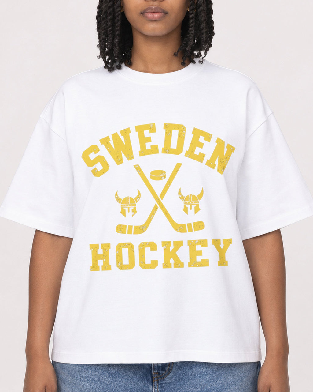Mockup Boxy Heavyweight Tee White female close-up 15