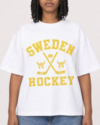 Mockup Boxy Heavyweight Tee White female close-up 15
