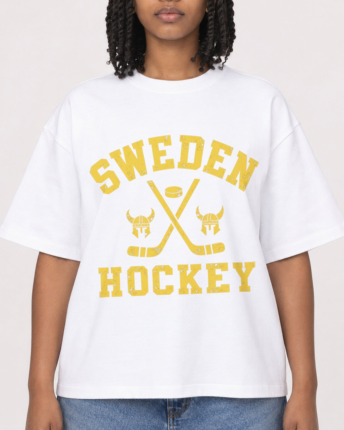 Mockup Boxy Heavyweight Tee White female close-up 15