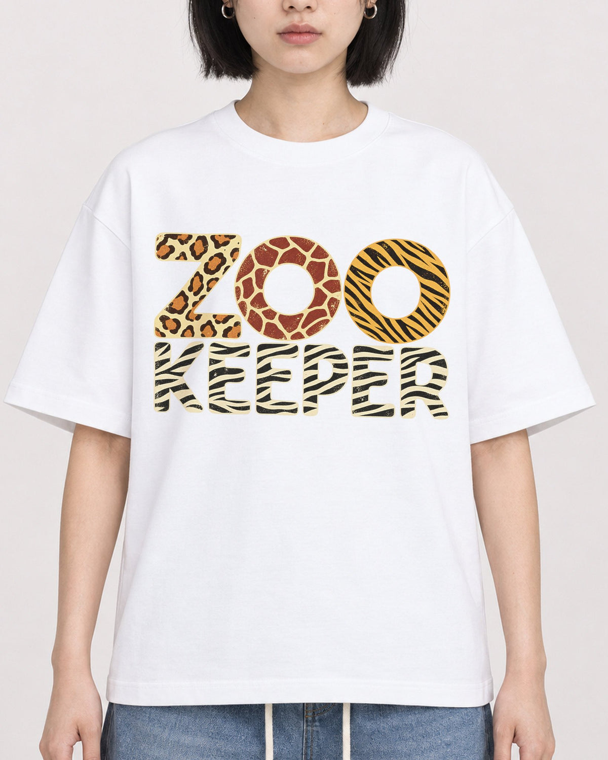 Mockup Boxy Heavyweight Tee White female close-up 11