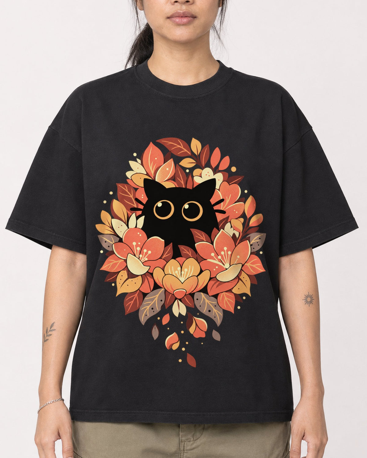 Mockup Boxy Heavyweight Tee Black female close-up 42