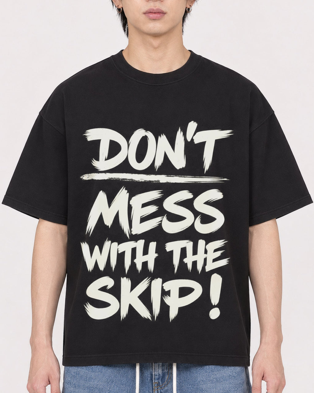 Mockup Boxy Heavyweight Tee Black male close-up 11