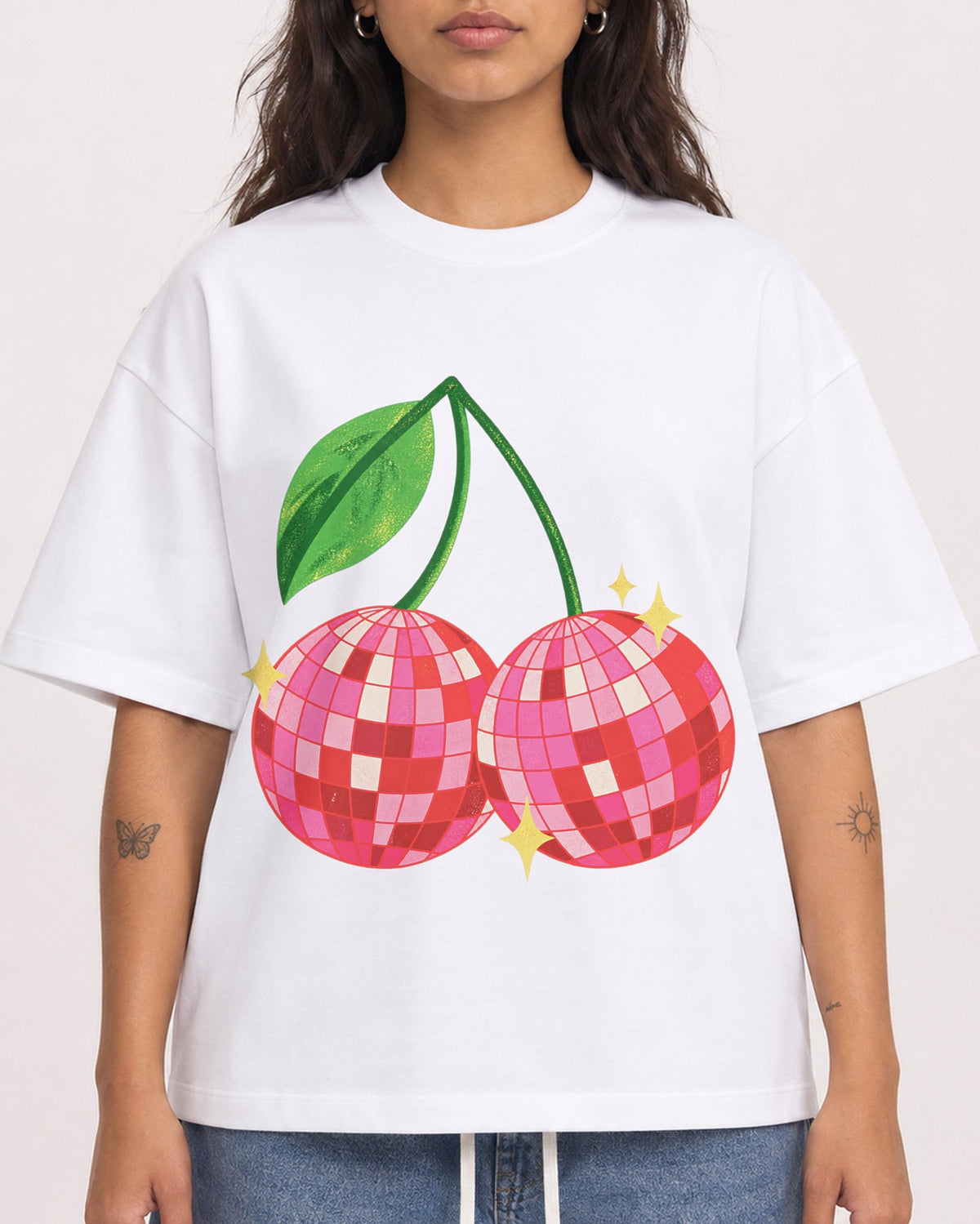 Mockup Boxy Heavyweight Tee White female close-up 06