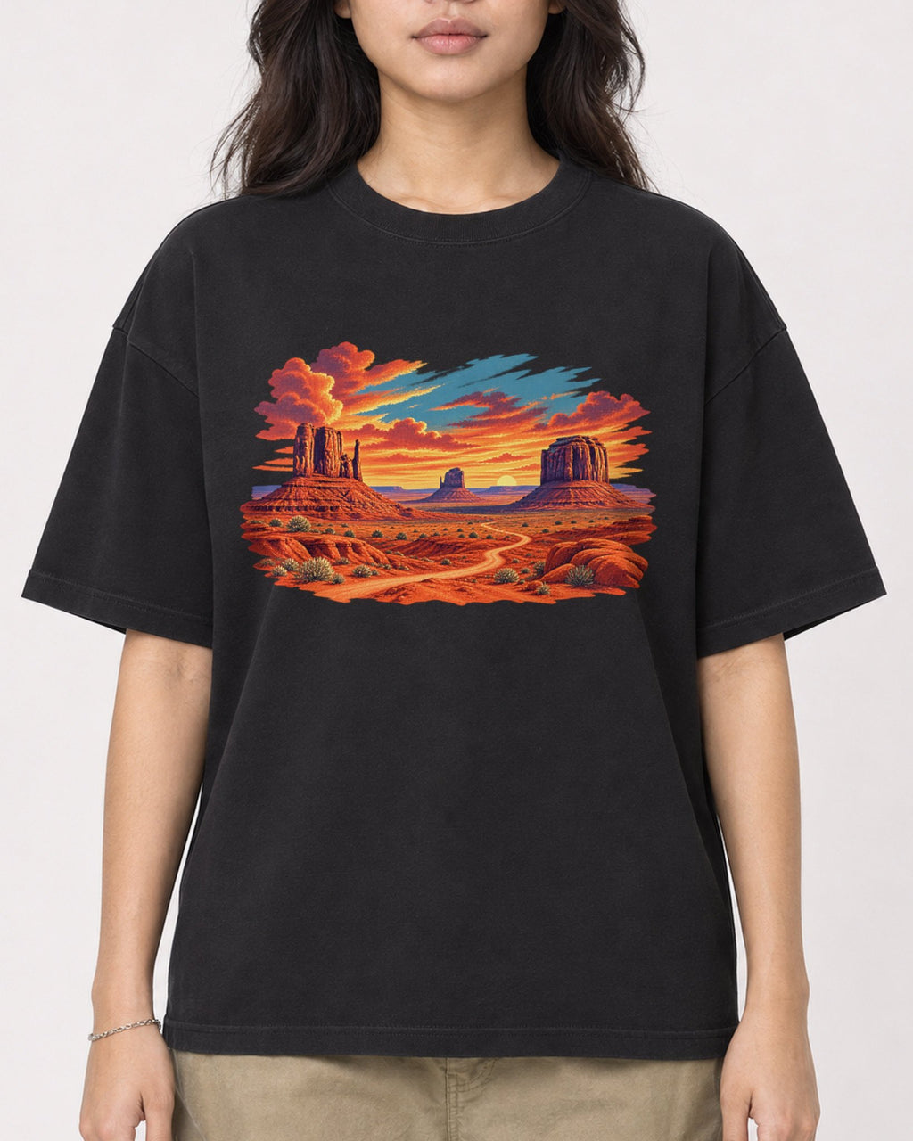 Mockup Boxy Heavyweight Tee Black female close-up 02