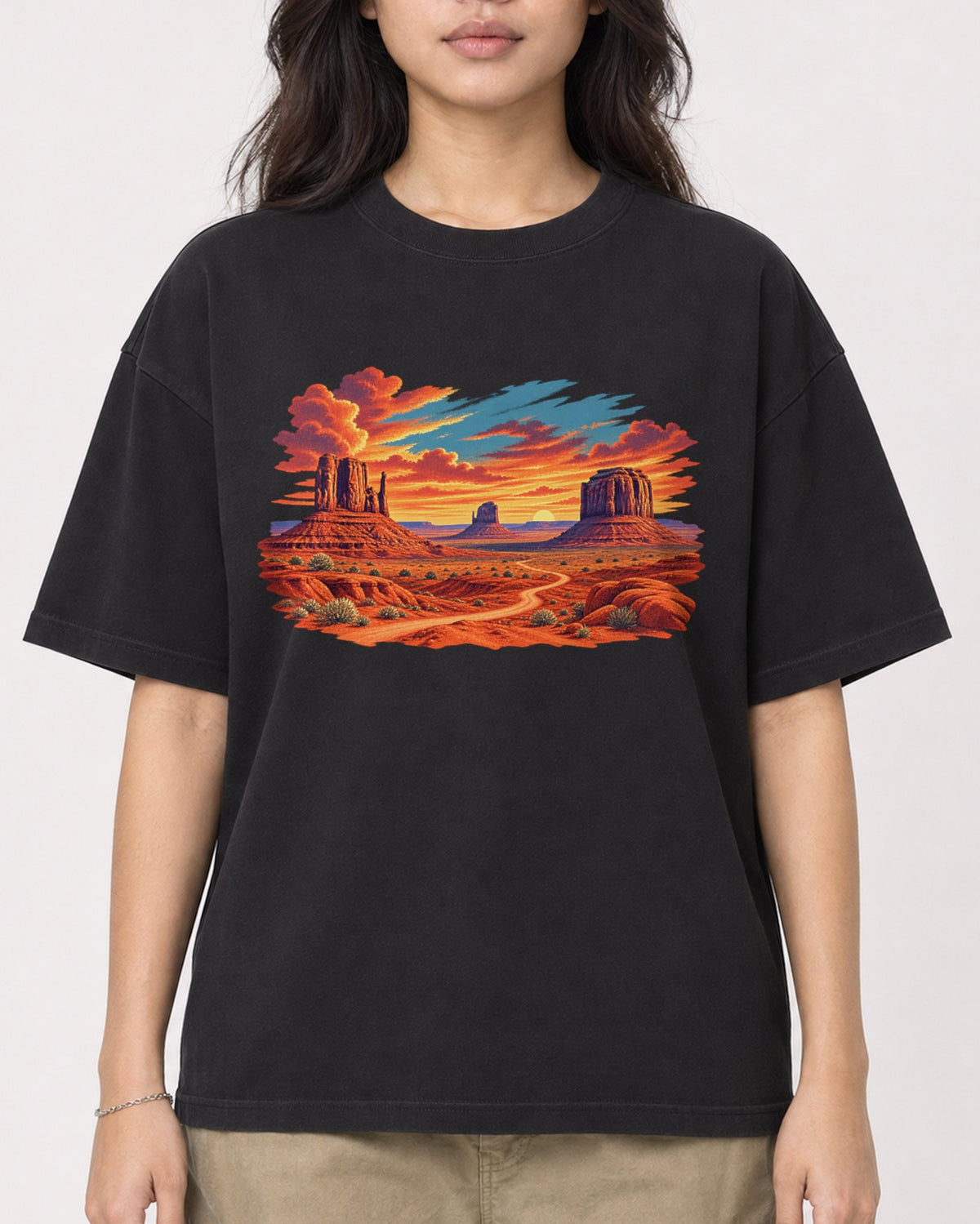 Mockup Boxy Heavyweight Tee Black female close-up 02