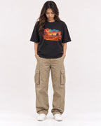 Mockup Boxy Heavyweight Tee Black female full-body 02