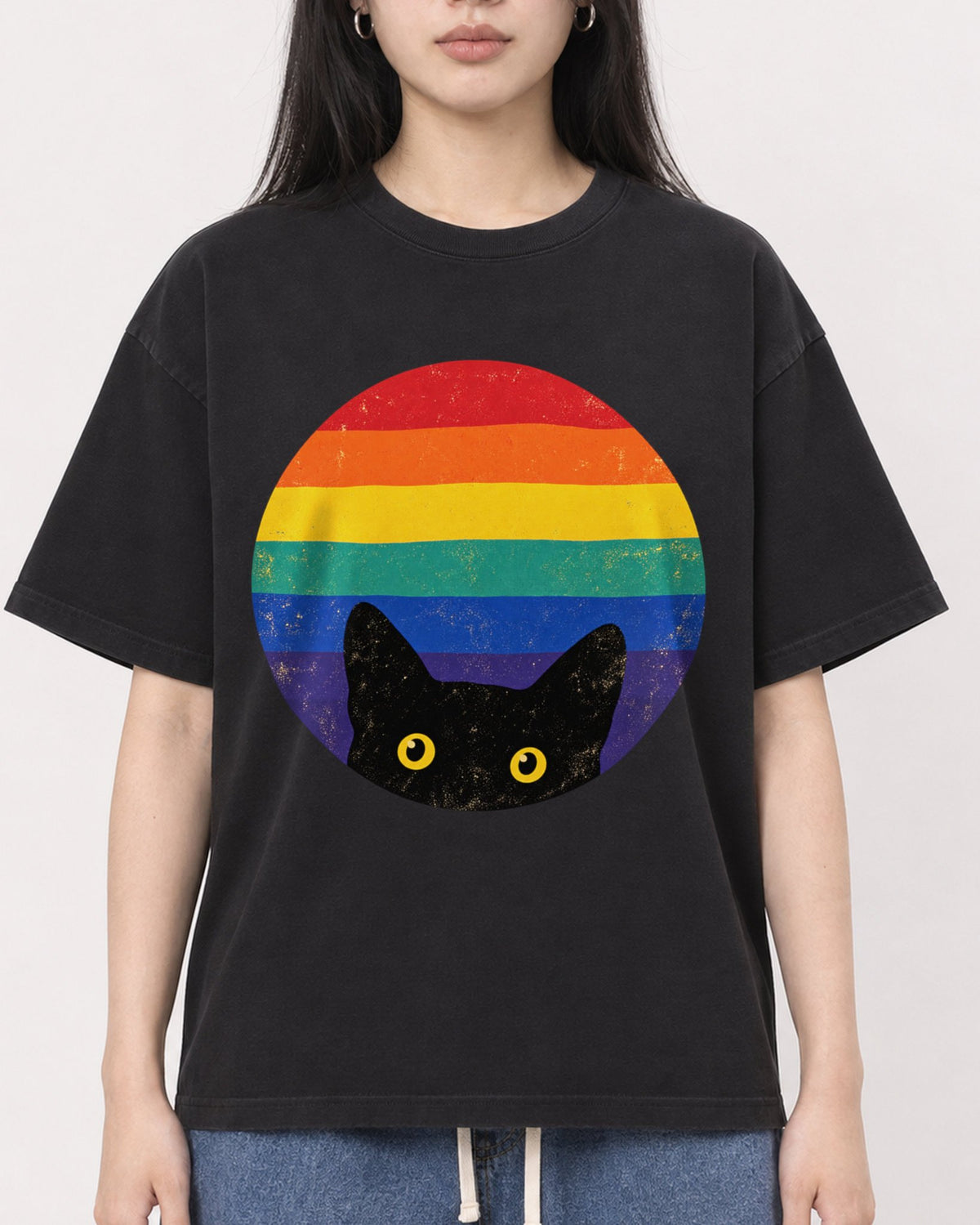 Mockup Boxy Heavyweight Tee Black female close-up 01