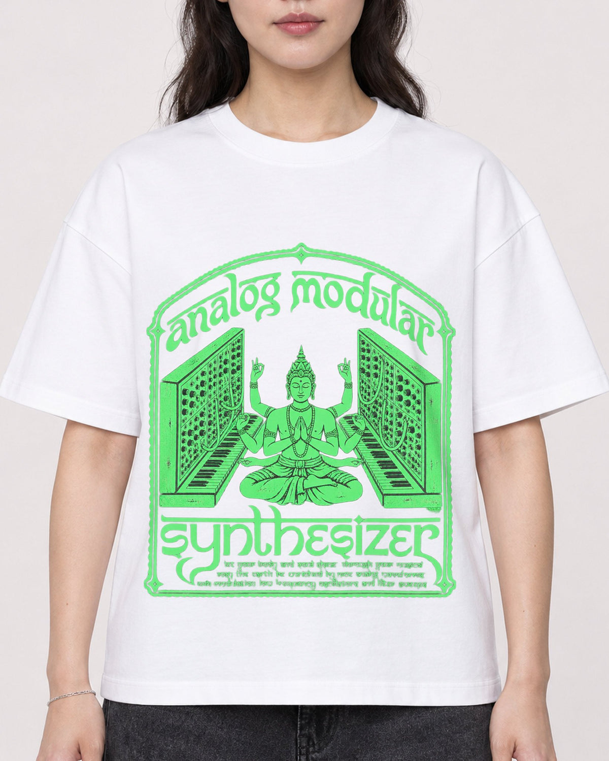 Mockup Boxy Heavyweight Tee White female close-up 03