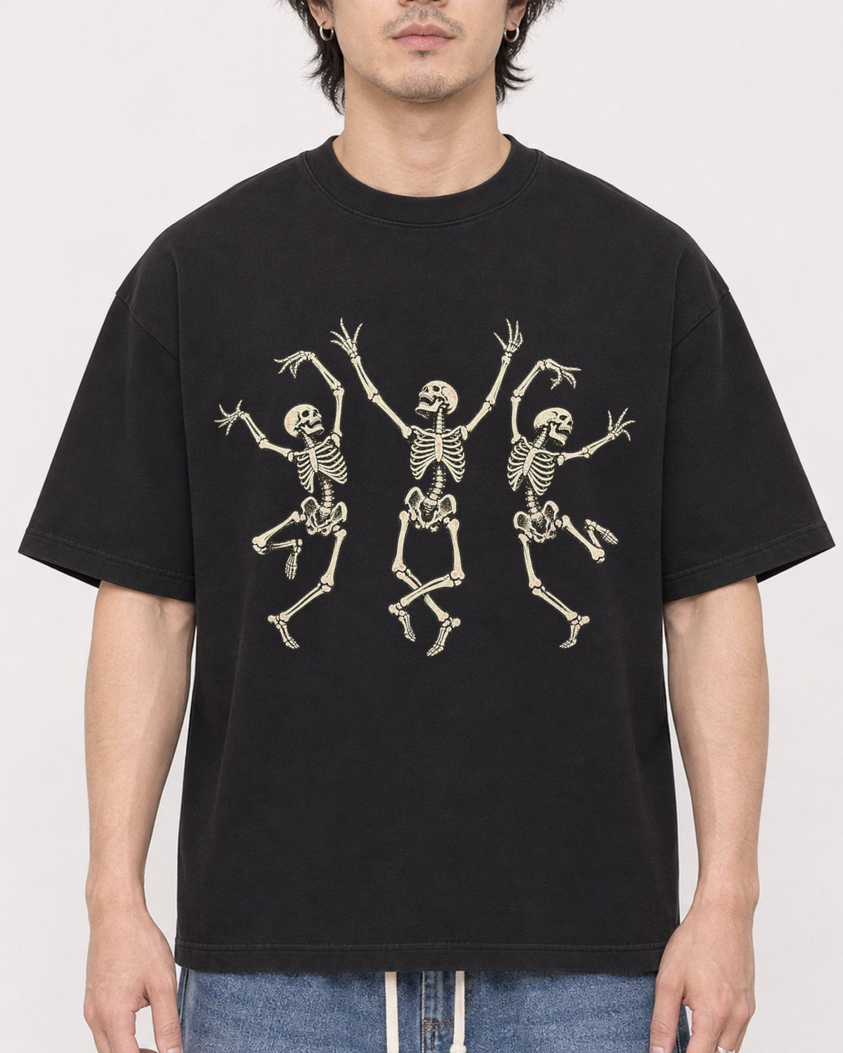 Mockup Boxy Heavyweight Tee Black male close-up 03
