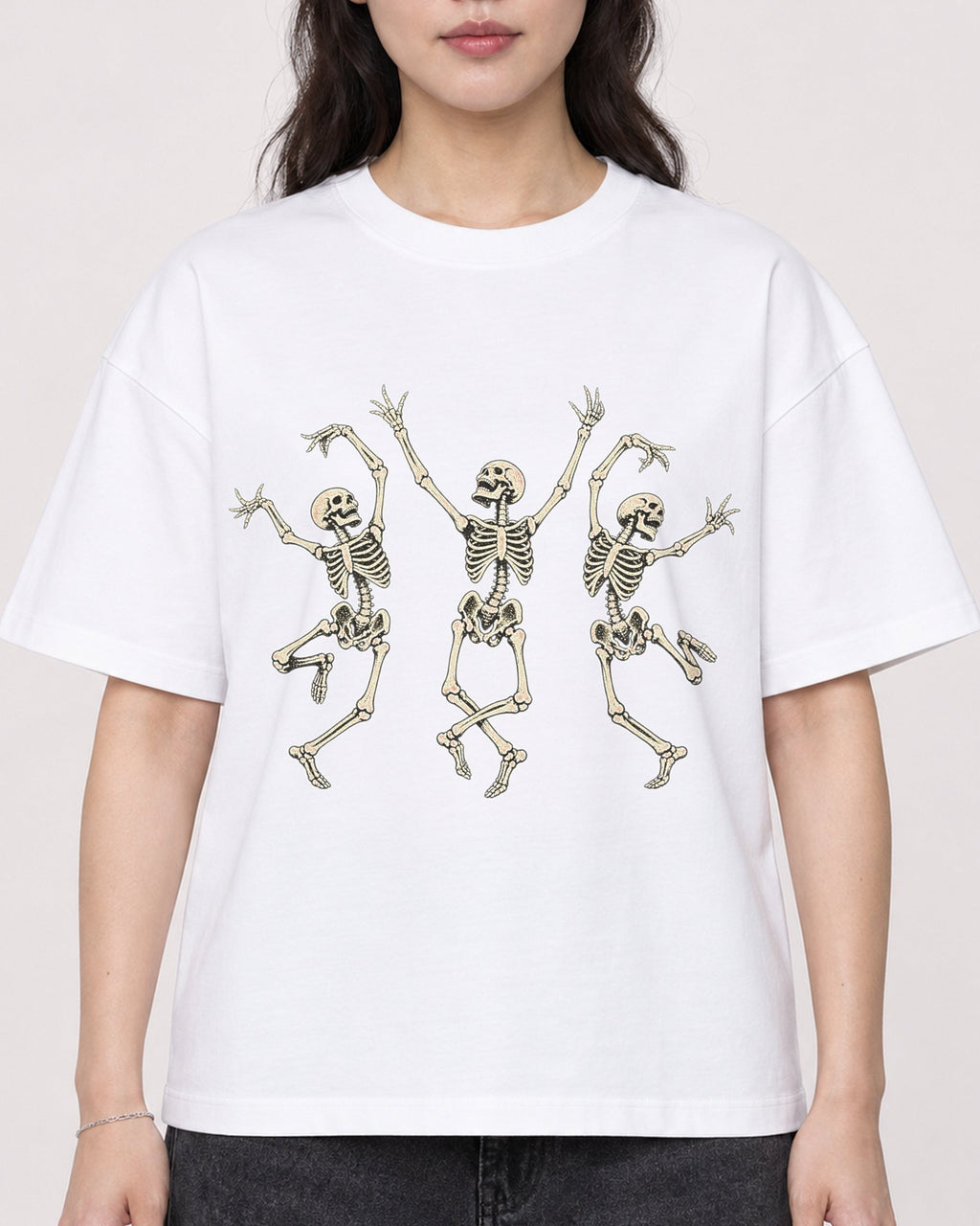 Mockup Boxy Heavyweight Tee White female close-up 03