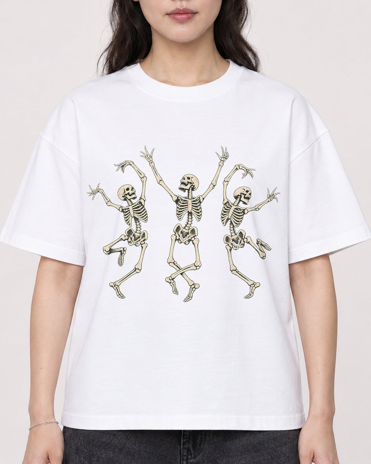 Mockup Boxy Heavyweight Tee White female close-up 03