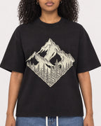 Mockup Boxy Heavyweight Tee Black female close-up 05