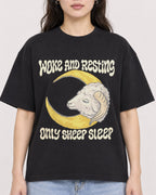 Mockup Boxy Heavyweight Tee Black female close-up 03