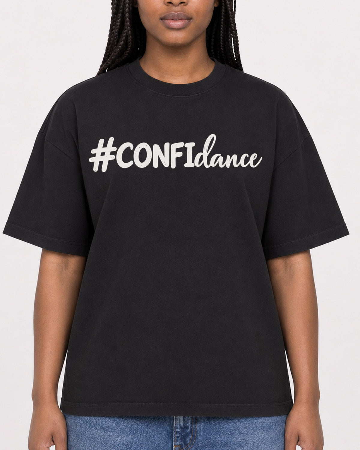 Mockup Boxy Heavyweight Tee Black female close-up 04