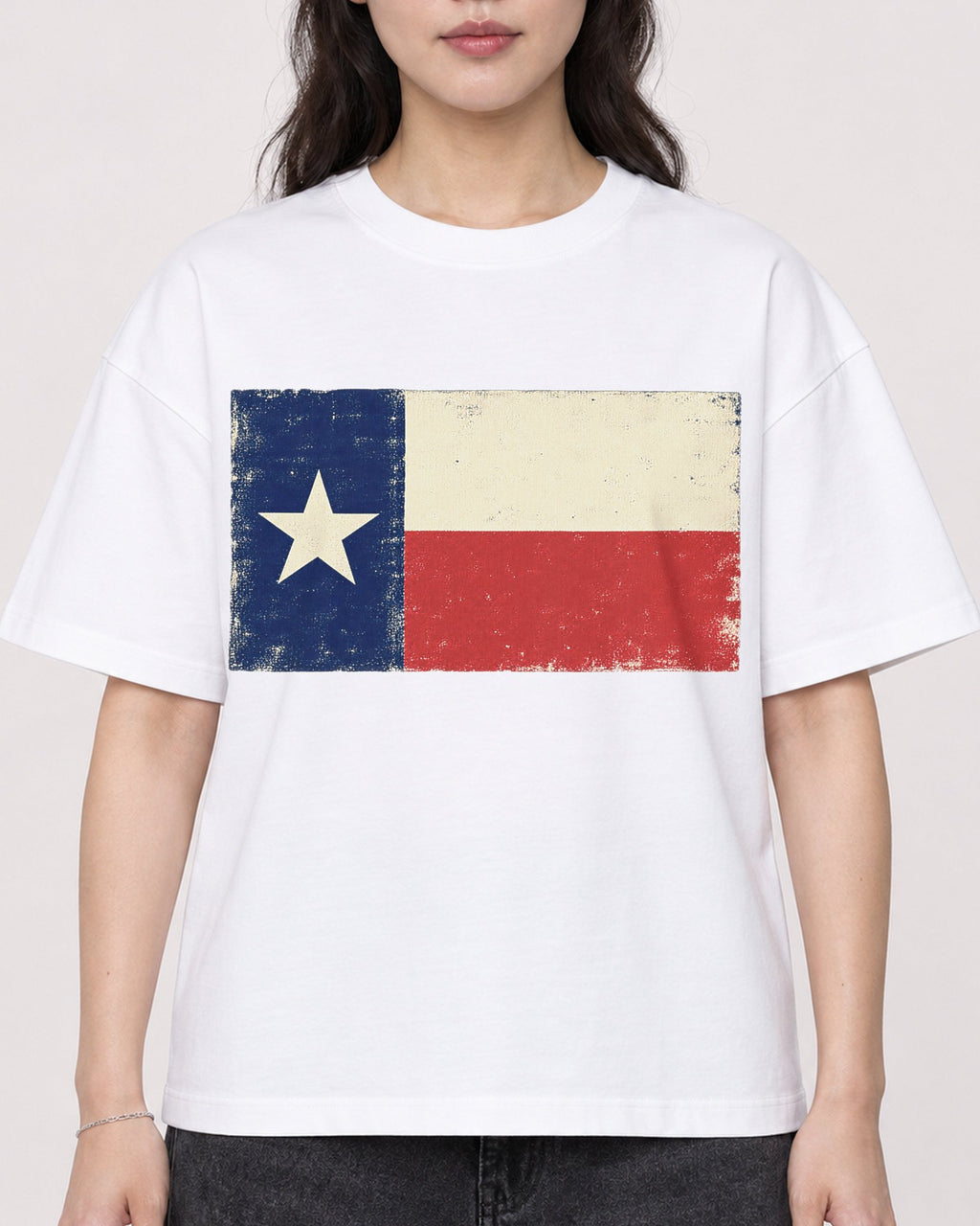 Mockup Boxy Heavyweight Tee White female close-up 03