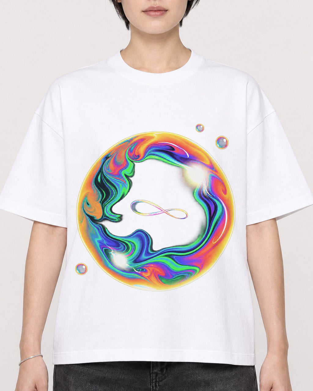Mockup Boxy Heavyweight Tee White female close-up 23