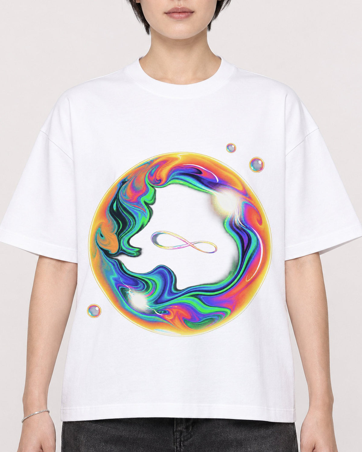 Mockup Boxy Heavyweight Tee White female close-up 23