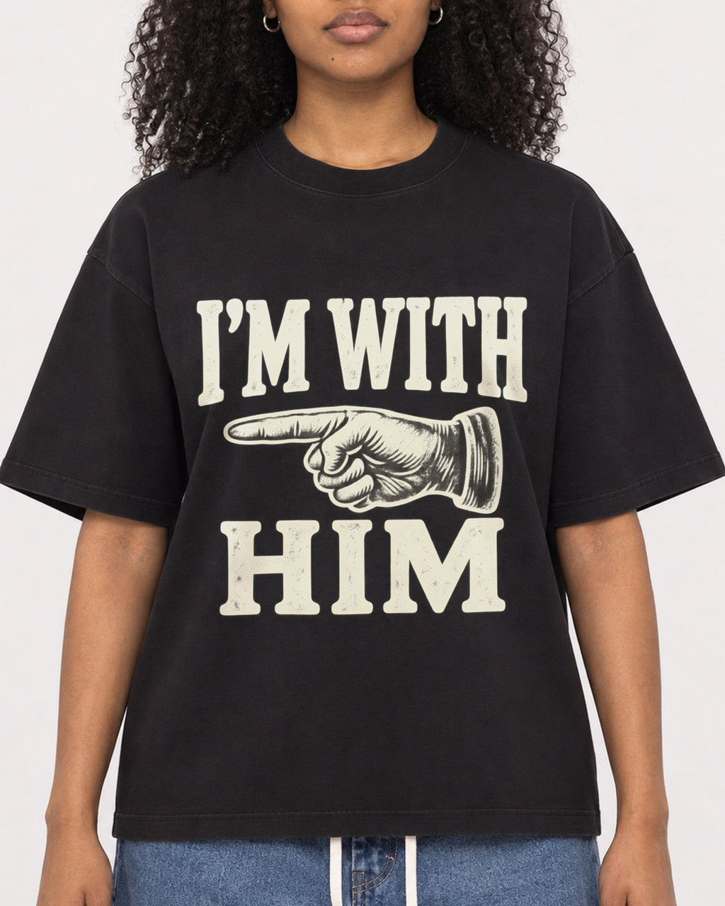 Mockup Boxy Heavyweight Tee Black female close-up 05
