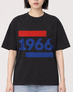 Mockup Boxy Heavyweight Tee Black female close-up 11