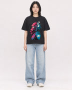 Mockup Boxy Heavyweight Tee Black female full-body 31