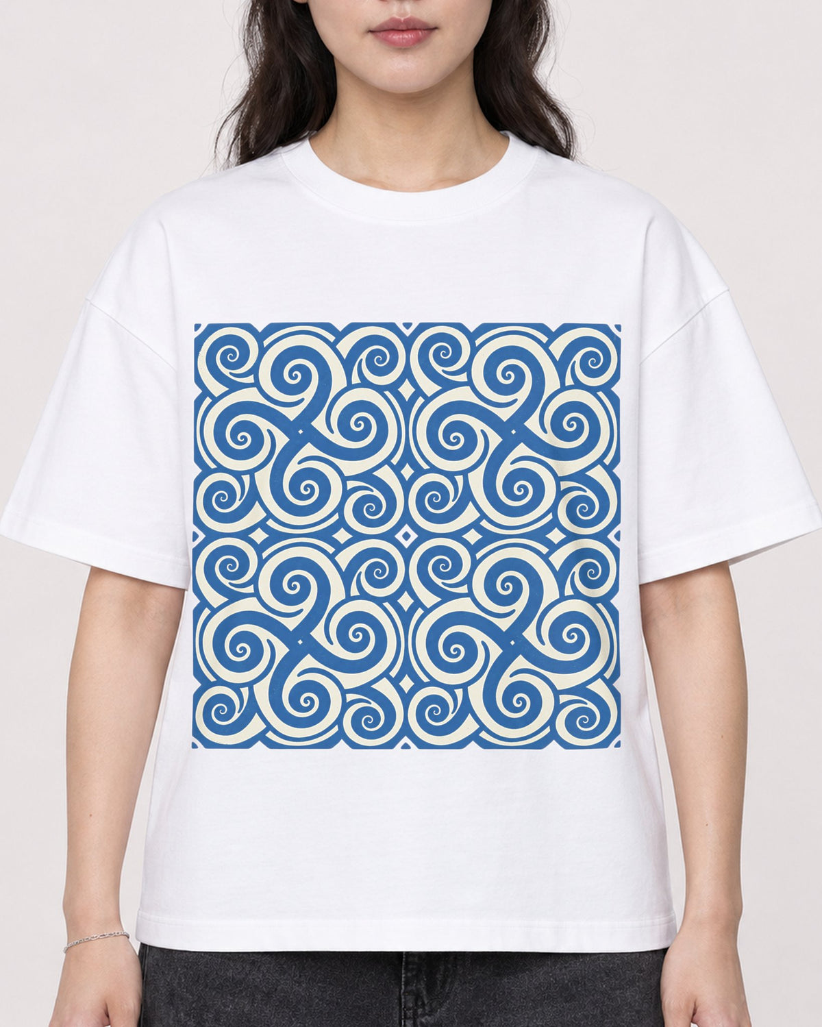 Mockup Boxy Heavyweight Tee White female close-up 03